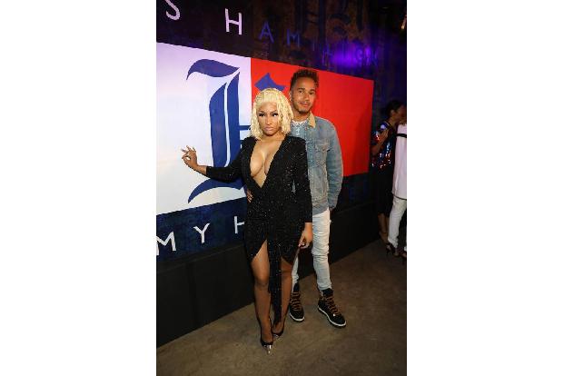 ...wesentlich mehr Aufmerksamkeit: Rapperin Nicki Minaj war an der Seite des Gastgebers Lewis Hamilton erschienen, dem der S...