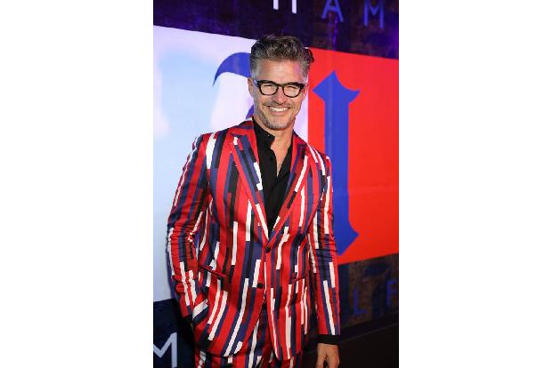 ...Model Eric Rutherford, der gerne als der Benjamin Button der Fashionwelt bezeichnet wird. Warum? Weil der 50-Jährige im A...