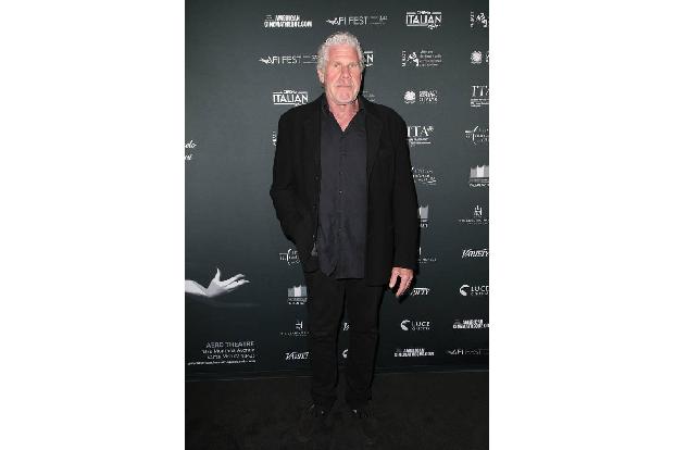 ...Ron Perlman gestellt werden, der sich immer wieder negativ über Donnie geäußert hat. Eine Woche nach dessen Sieg postete ...