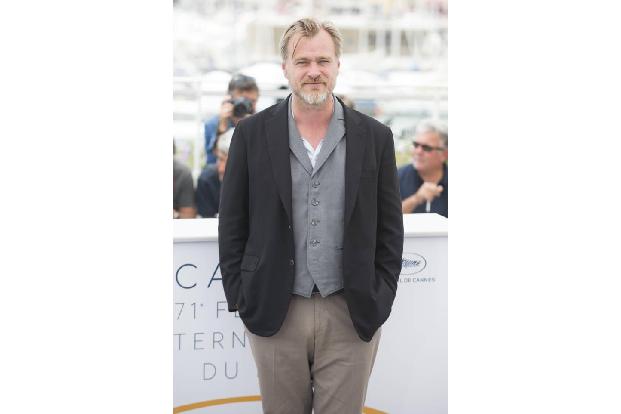 ...sich Christopher Nolan in der engeren Auswahl als Regisseur für Bond 25 befände. Im April hieß es, der Regisseur habe sic...