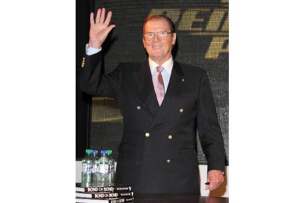 ...Roger-Moore-Abenteuer. Fünf Filme (zwei davon mit Timothy Dalton) inszenierte der heute 86-Jährige Glen: 'In tödlicher Mi...