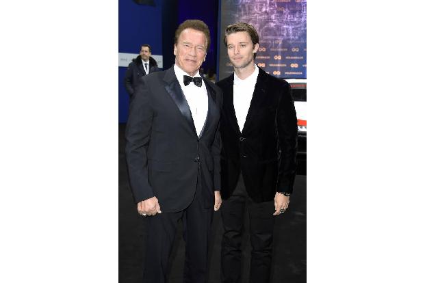 Wie der Vater so der Sohn. Arnold Schwarzenegger wurde durch Actionfilme wie 'Terminator' und 'Predator' zum Kultstar. Sein ... Wie der Vater so der Sohn. Arnold Schwarzenegger wurde durch Actionfilme wie 'Terminator' und 'Predator' zum Kultstar. Sein ...