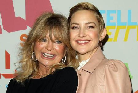 Ähnlich sieht es bei Goldie Hawn und Kate Hudson aus. Bereits in jungen Jahren machte es Kate ihrer Mutter nach und stand vo...