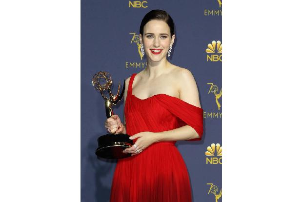 ...Rachel Brosnahan, die für ihre Hauptrolle in der charmanten Comedyserie 'The Marvelous Mrs. Maisel' ausgezeichnet wurde. ...