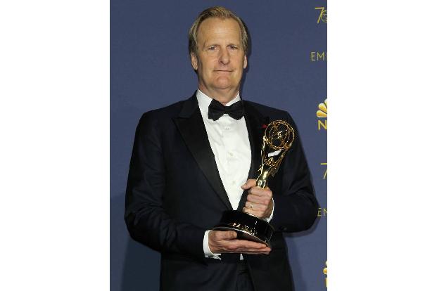 ...Jeff Daniels. 2013 gewann er einen für die Serie 'The Newsroom', 2018 wurde er als bester Nebendarsteller in einer limiti...