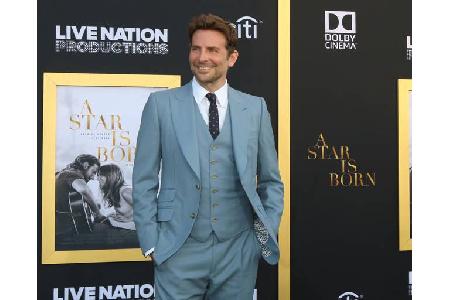 ...hatte Bradley Cooper. 2 Stunden und 15 Minuten dauert die Neuverfilmung des Dramas, die der Megastar als Regisseur auf di...