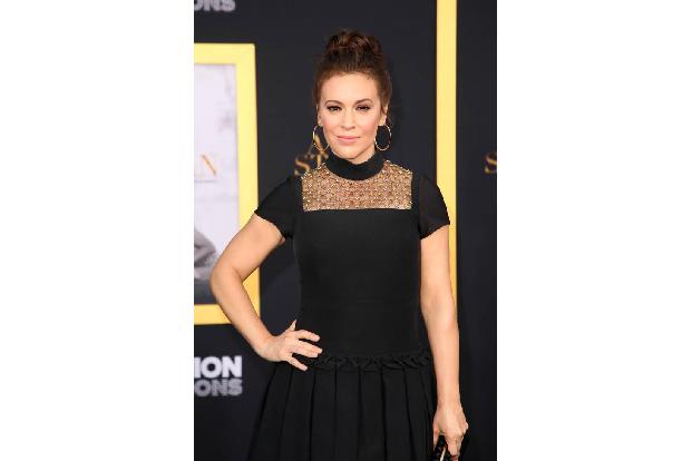 ...auch Alyssa Milano an Depressionen und Angststörungen, die begannen, als die Schauspielerin mit ihrem neugeborenen Kind a...