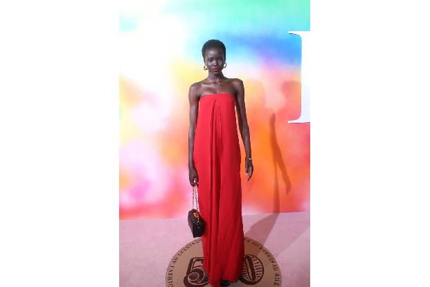 Das sudanesisch-australische Model Adut Akech gehört zu den absoluten Überfliegern im Fashion-Business. Seitdem sie im letzt...