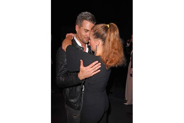 ...Alexander Klaws und Nadja Scheiwiller, die auf Wolke Sieben schweben und für einige der schönsten Fotos des Abends sorgte...