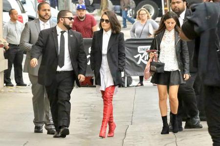 ...kam Leinwandschönheit Mila Kunis - dieses höllisch sexy Outfit sollte eben gesehen werden! Noch schöner wäre es allerding...