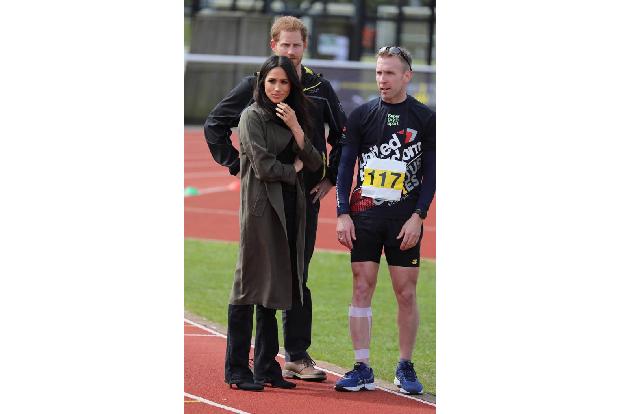 ...Sportzentrum der Universität von Bath im Südwesten Englands vor Ort war. Noch schöner: Er hatte seine Verlobte Meghan Mar...