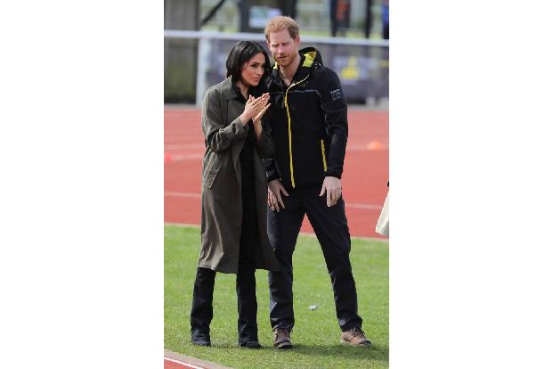 ...beobachtete das Geschehen auf der Sportbahn ganz genau, hörte Harry bei seinen Ausführungen aufmerksam zu und...