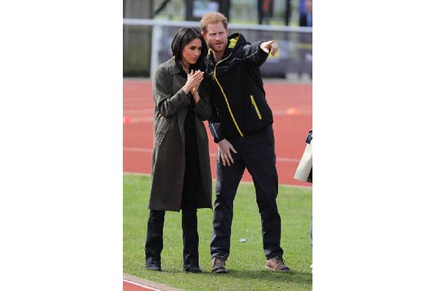 ...ließ sich alles zeigen. Kein Wunder, dass am Ende des Tages nicht nur Prinz Harry happy war, sondern...