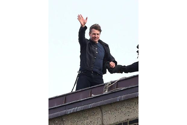 Tom Cruise hat es bei den Dreharbeiten zu 'Mission: Impossible - Fallout' ganz schlimm erwischt: Während eines Sprunges von ... Tom Cruise hat es bei den Dreharbeiten zu 'Mission: Impossible - Fallout' ganz schlimm erwischt: Während eines Sprunges von ...