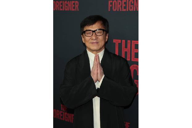 ...Jackie Chan, denn seit den 70er Jahren verletzt sich dieser regelmäßig. Unter anderem brach er sich mehrmals die Nase, re...