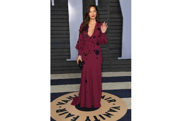 ...Olivia Munn erfahren musste, die Oprah Winfrey auf einer Toilette traf und so eingenommen von der Millionärin war, dass s...