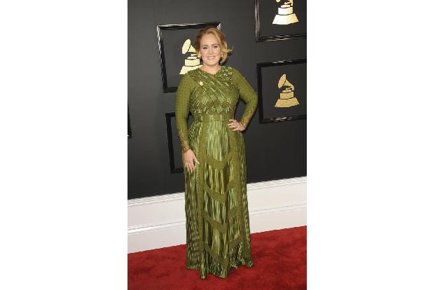 ...Adele wird Jennifer Aniston auch auf ewig Rachel bleiben, denn als die Popsängerin die Schauspielerin auf einer Toilette ...