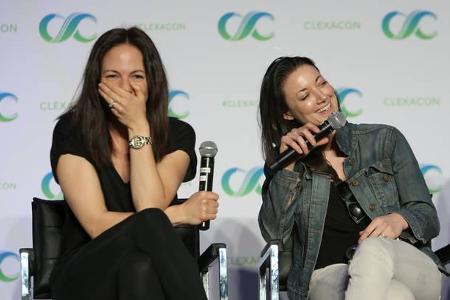 ...besteht bis heute - bei gemeinsamen Interviews geht es allerdings eher witzig als sexy zu. So auch bei der ClexaCon in La...