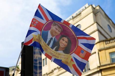 ...oder eine einfache Fahne mit dem Hochzeitspaar auf Union-Jack-Hintergrund: Es gibt ausreichend Accessoires, um sich auf d...