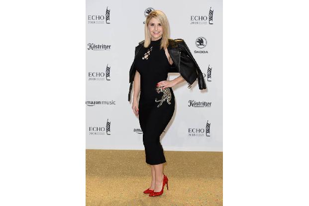 ...Beatrice Egli trügt hier, denn auch wenn die Sängerin zum ECHO ging und sich anschließend auf der Aftershow Party ablicht...
