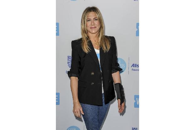 ...Jennifer Aniston, die trotz Trennung von Justin Theroux auf dem Event zu sehen war. Es war ihr erster Auftritt, nachdem d...