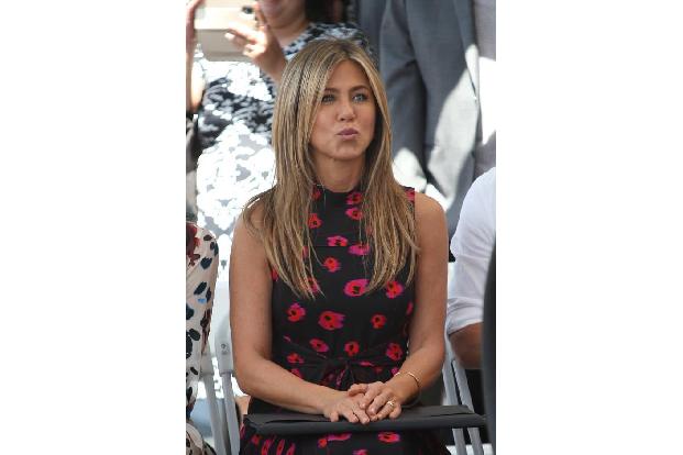 ...Jennifer Aniston, der acht Tage damit verbrachte, den Star ausfindig zu machen und auf sein eigenes Auto ritzte: 