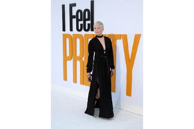 ...erschien auch Michelle Williams im Westwood Village Theater. Im Film spielt sie Avery LeClaire, Renees Chefin. Ihr schwar...
