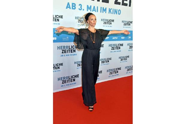 ...Riemann! Die 54-Jährige tobte sich auf dem Red Carpet vor der Vorstellung aus und unterhielt die Paparazzi...