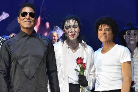 ...kam mit dem besondersten Gast: Michael Jacksons Bruder Jermaine war gekommen, um dem Spektakel beizuwohnen. 