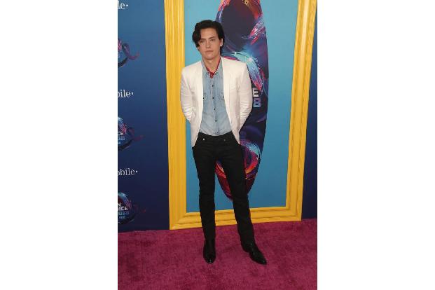 ...Kuss hatte sie vor laufender Kamera mit ihrem Kollegen Cole Sprouse ausgetauscht. In 'Riverdale' spielen die beiden Eliza...