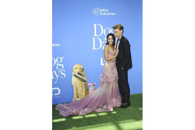 ...Austin Butler. Die beiden sind nun seit mittlerweile sieben Jahren zusammen und wie die Bilder von der Premiere beweisen,...