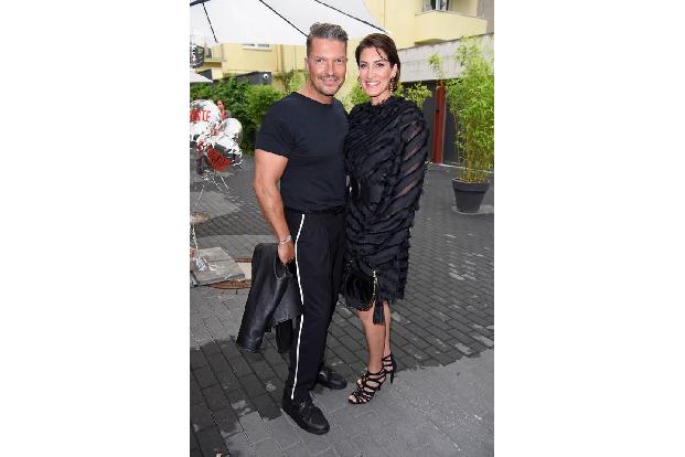 ...Hardy Krüger Jr. und seine Ehefrau Alice Krüger. Die beiden hatten erst dieses Jahr geheiratet und wachen nun in ihrer Pa...