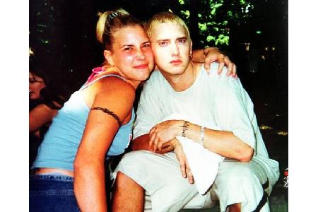 ...Eminem und Kimberly Ann Scott. Im Alter von 13 Jahren lernten sie sich kennen, heirateten 1999, um sich 2001 wieder schei...