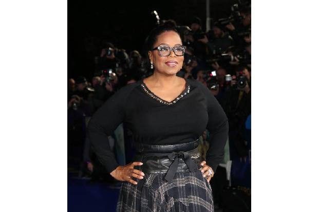 ...Oprah Winfrey, das Kochbuch ihrer persönlichen Köchin Rosie Daley zu bewerben, indem Oprah ihren eigenen Namen neben den ...