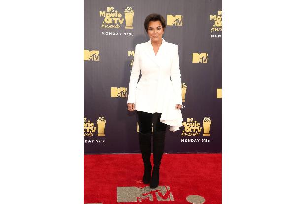 ...Kris Jenner, die 'In the Kitchen with Kris: A Kollection of the Kardashian-Jenner Family Favorites' herausbrachte und dam...