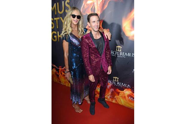 ...Supermodel Elle Macpherson zuteil, die extrem viel Spaß im luxuriösen Llaut Palace Hotel hatte. 