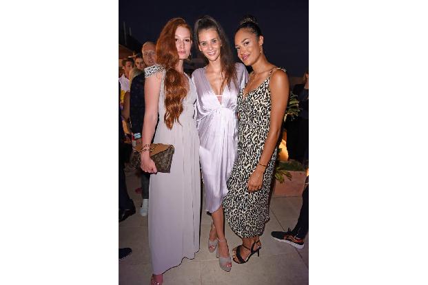 ...dieses schicke Foto mit Lovelyn Enebechi, der 'GNTM'-Gewinnerin von 2013, zeigt. Mega viel Getuschel zogen...