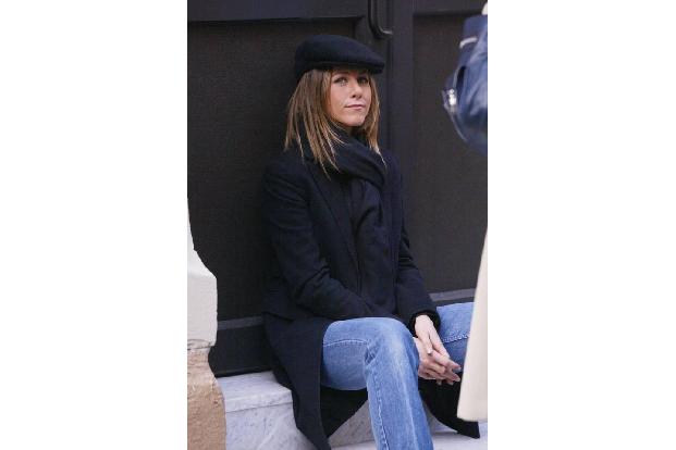 ...Jennifer Aniston gestellt werden, denn während sich ihr Haarschnitt seit den 'Friends'-Tagen immer mal wieder verändert h...