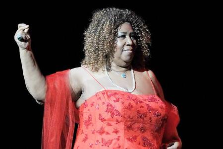 'Respect' – mit diesem Song sang sich Aretha Franklin 1967 endgültig in die Herzen aller Soul-Liebhaber. Der Text des Liedes... 'Respect' – mit diesem Song sang sich Aretha Franklin 1967 endgültig in die Herzen aller Soul-Liebhaber. Der Text des Liedes...