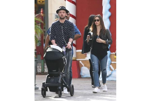 ...mögen es Justin Timberlake und Jessica Biel während ihrer privaten Familien-Zeit. Hier beweisen sie 2015 beim Spaziergang...