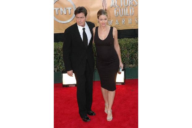 ...Schauspielerin Denise Richards ausfechten. Immerhin hat sie zwei Töchter mit Rüpel-Star Charlie Sheen - das verbindet sie...