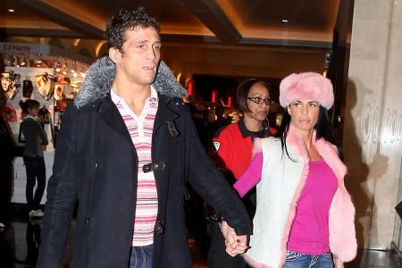 Dem verflixten ersten Jahr fiel auch dieses Liebesglück zum Opfer. Spontan heirateten Alex Reid und Katie Price 2010 in Las ...