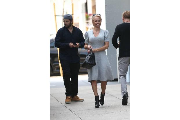 Aus Fehlern lernt man bekanntlich, oder auch nicht. Zweimal tauschten Pamela Anderson und Rick Salomon Ringe, 2007 und 2014....