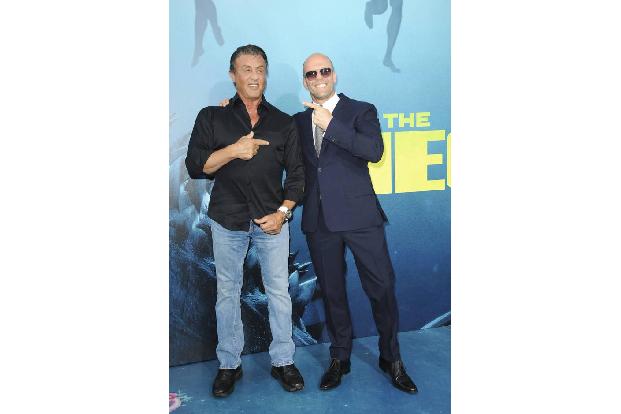 ...Sylvester Stallone vorbei, ein guter Freund und Kollege von Jason, der bereits viel Erfahrung im Kampf gegen tierische un...