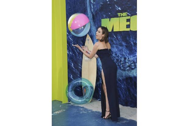 ...Jessica McNamee während der Premierenfeier hatte, lässt auf gutgelaunte Blockbusterunterhaltung hoffen, die nicht allzu b...