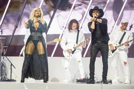 ...Sängerin Bebe Rexha, die mit Brett Kissel ihre wunderschöne Ballade 'Meant To Be' zum Besten gab. Eigentlich hatte Bebe d...