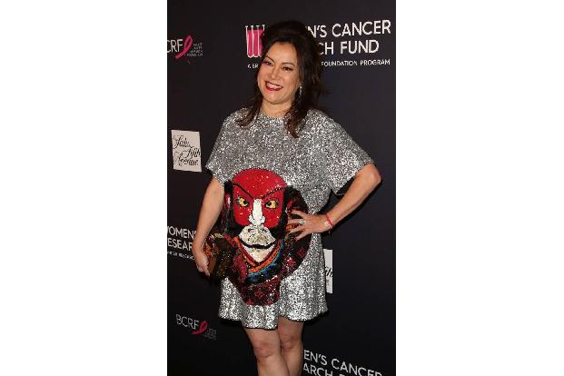 ...Jennifer Tilly noch? Die Schauspielerin prägte Indie-Filme wie 'Bound' und verlor 2015 ihren Ex-Mann Sam Simon an Krebs, ...