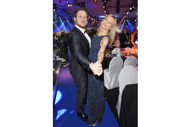 ...tanzen auch Ex-Gewichtheber und Neu-Sänger Matthias Steiner mit seiner Frau Inge zum Ball des Sports an. Alleine über das...