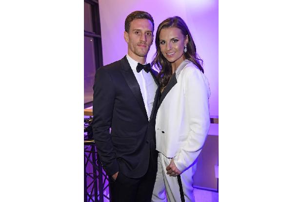 ...das Ehepaar Zoller-Wontorra kam ebenfalls vollzählig. Fußballer Simon und Moderatorin Laura waren aber nicht die ersten o...