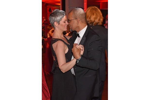 ...das Schauspieler-Pärchen Cheryl Shepard und Nikolaus Okonkwo. Wer sich noch nahe kam? Die Sängerin...